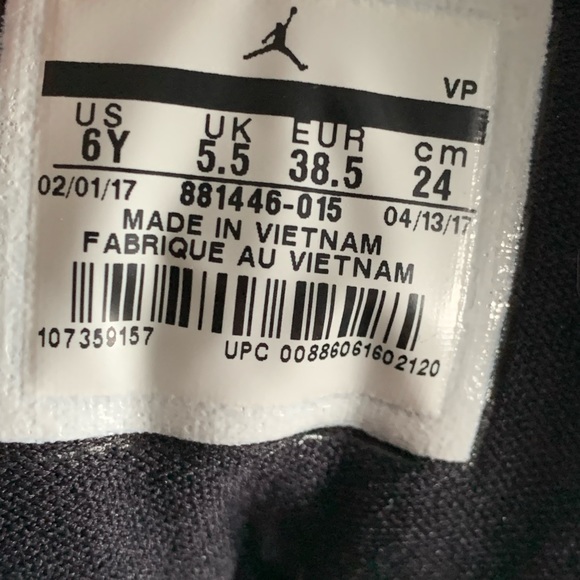 Air Jordan 11 black youth size 6 authentic - Picture 8 of 10